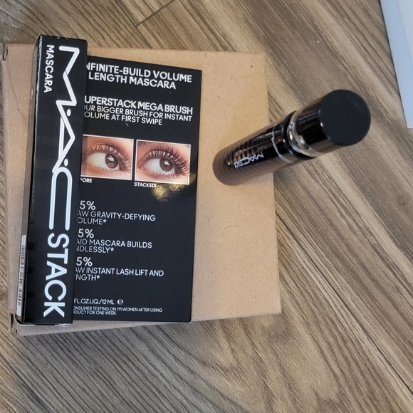 Infinite Build Volume+Length Mascara Black Stack - Picture 2 of 2